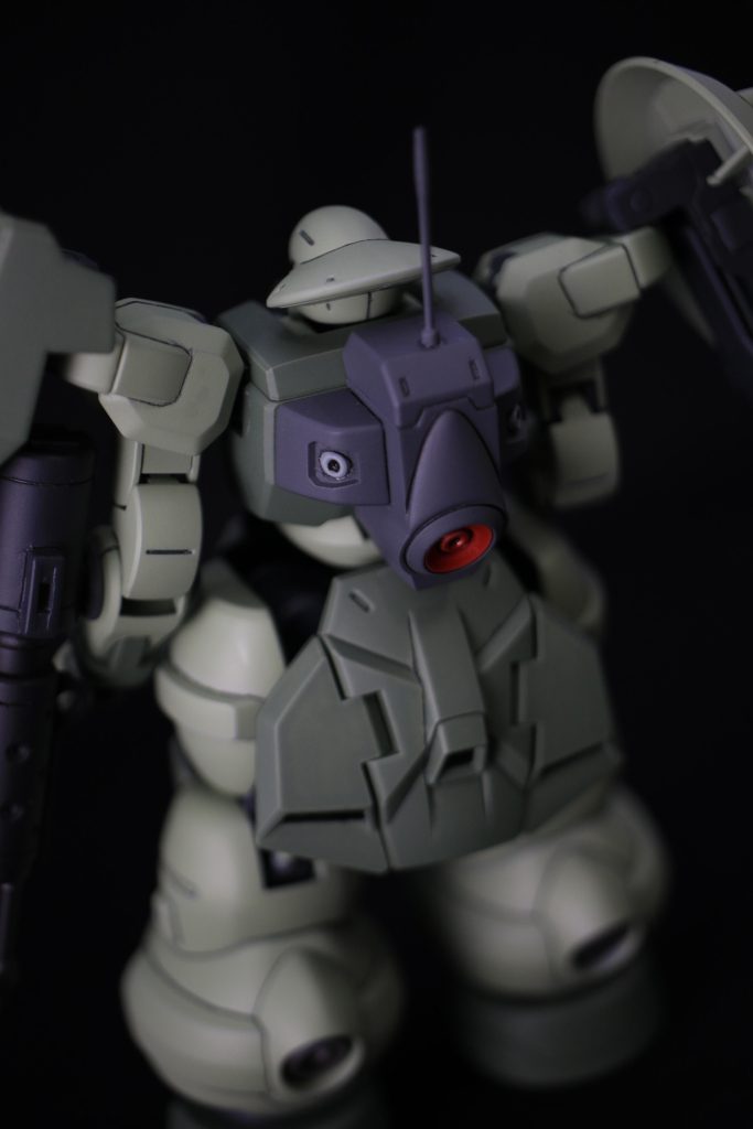 バックパックは一般機と同一のものに通信アンテナを移設、接近戦時の破損の防止実際は撮影中に折れまして接着材で急遽補修しました（泣）