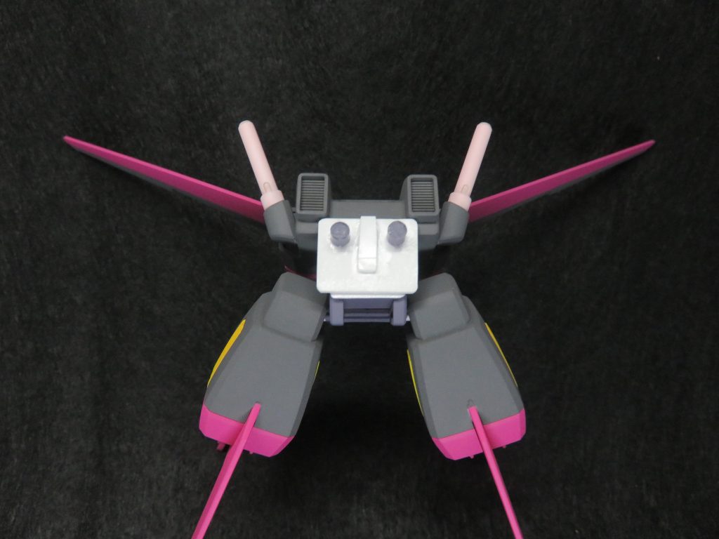 完成後はこんな感じ。接続パーツは塗装無しで、エールパックの塗装後に貼り付け。