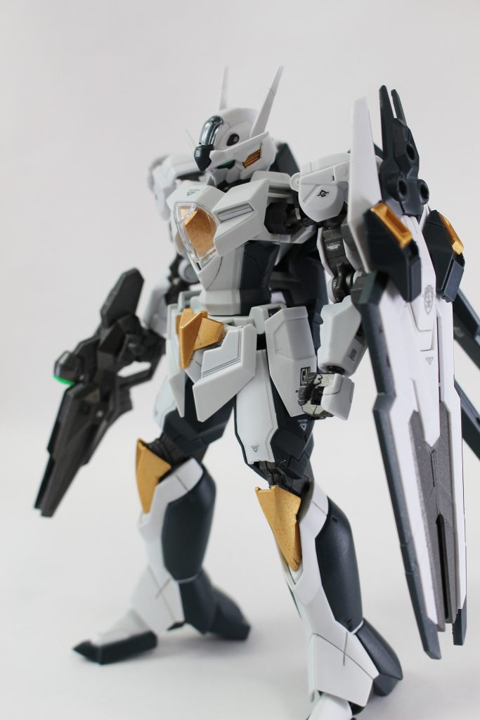 つよつよなシールドビットも装着。ファングと合わせてオールレンジ攻撃の無双ができますね。