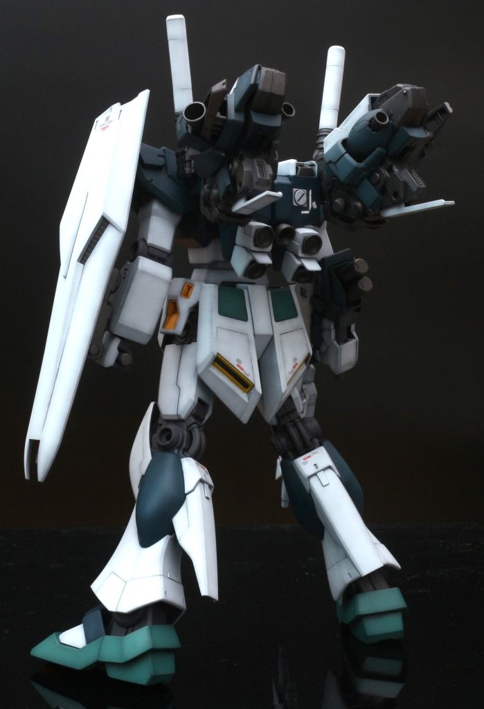 基本的には色々なキットの部品を切った貼ったで作っています。主なところはRGストライクガンダムです(今回でほとんどの部品は使い切りました)