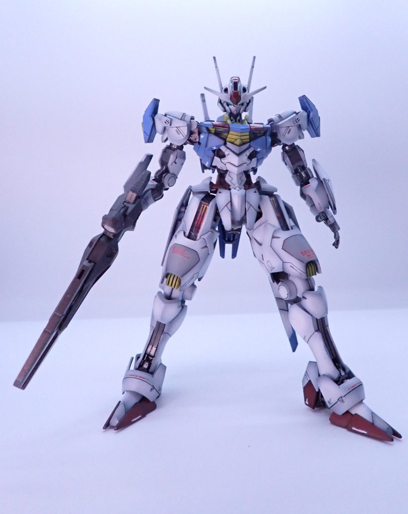 最後までご覧いただきありがとうございます！HGエアリアルを黒立ち上げからグラデーション塗装してみました。スネが短い印象だったので３mm延長した以外は無改造。全体的に面出し＆堀り直ししました。曲面ではない方が良さそうに感じた箇所も緩やかに平面での構成に修正してあります。