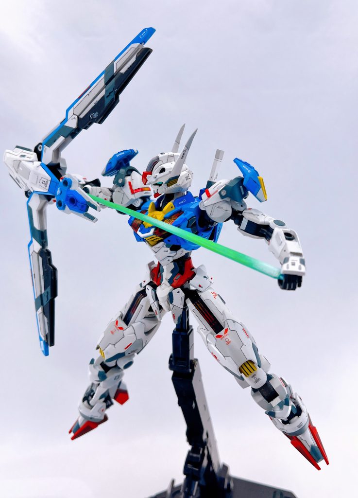 少し前にちょっとだけバズったオリジナルビットオンフォーム(遠距離攻撃特化型)も上述の通り本体と各ビットのデティールをかなり増やしておりますので、より洗練されたのではないかと。最後までご覧くださってありがとうございました!!もしよろしければ制作状況報告や、関連ホビーレビューなど行っておりますので私のYouTubeチャンネルの登録とTwitterのフォローよろしくお願い致します。さて、私事になりますが制作環境の設備投資をしたいため、今回制作しましたこちらのガンダムエアリアルを1月13日(金)までヤフオクに出品しております。気になった方はぜひご確認、入札よろしくお願いいたします。↓ヤフーオークションリンク↓https://page.auctions.yahoo.co.jp/jp/auction/w1077937949