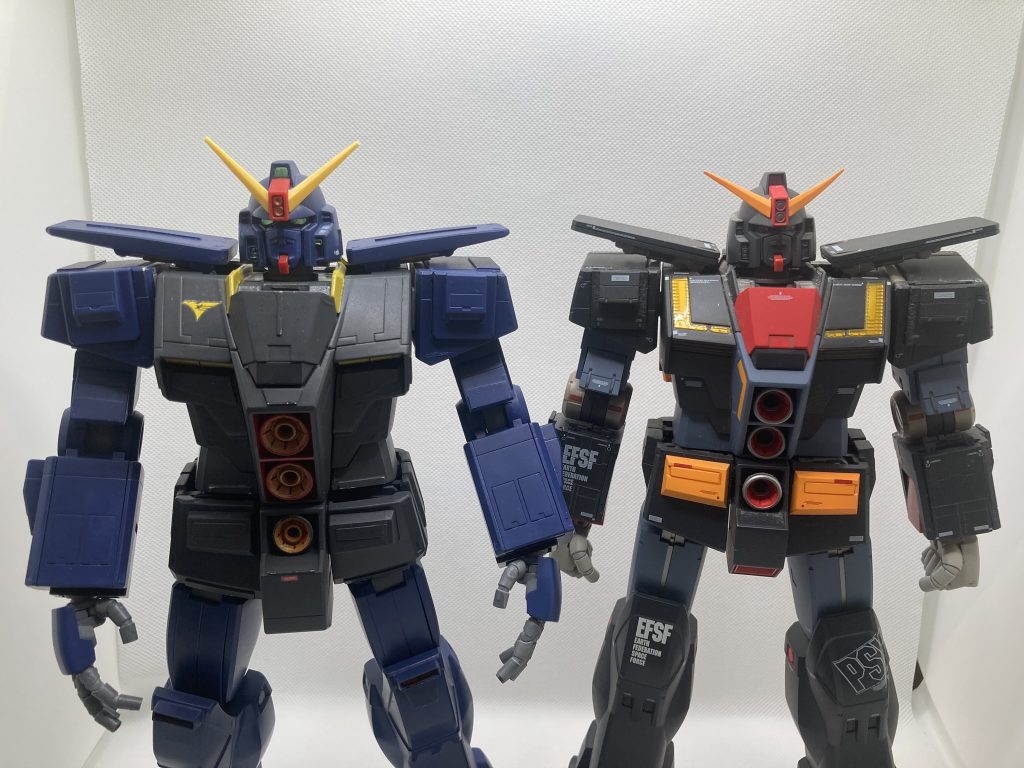 ホコリかぶってたGFFとのツーショット。サイコガンダムの目とセンサーをメタリックグリーンに塗ったら、意外とガンダムMk2に寄せられた気がします。しかし古いキットなのであちこちポロリが激しいし、合せ目も組み立て途中で開いてきちゃうしで、結構大変でした。でもプロポーションは良いと思います。