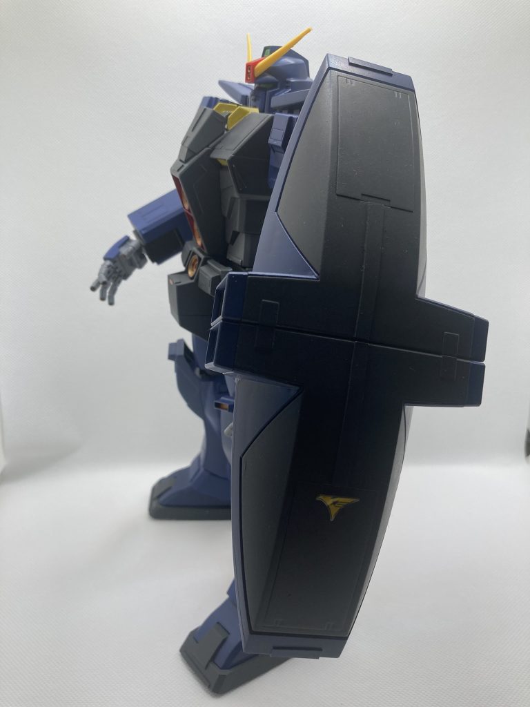 オーガスタ研製にしたくなかったので、ティターンズのデカールをちょっとだけ貼り付け。MGのデカールでもサイズが小さくて、イマイチ主張出来てませんね。