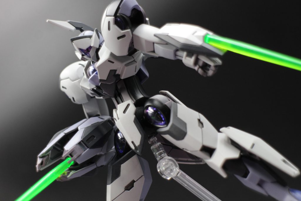 今回も塗装は細部を除いて基本的に水性アクリル塗料。サフとコート以外は筆塗りです。限られた時間での制作だったので、塗装部・サフ色・成形色を活かしたスピード仕上げにしました。