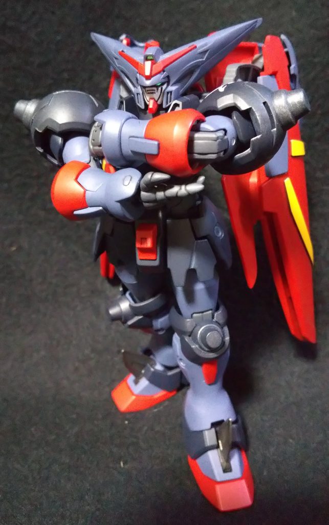 少し無理があるが何とか腕組みポーズ