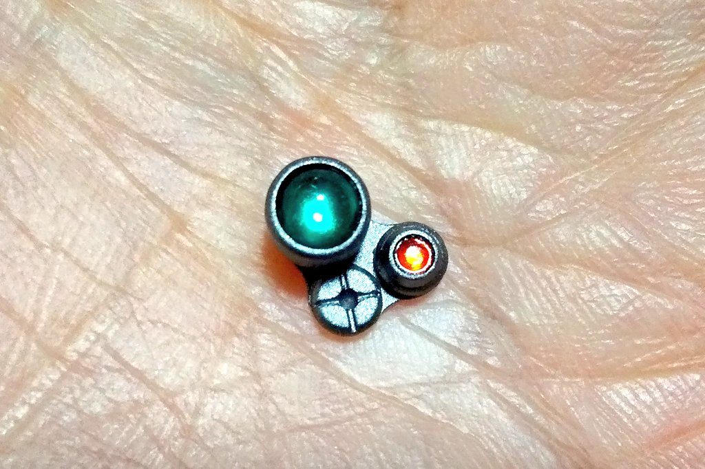 自作スコープです。丸モールド、丸ノズル、ラインストーンなどを組み合わせて貼っただけです。