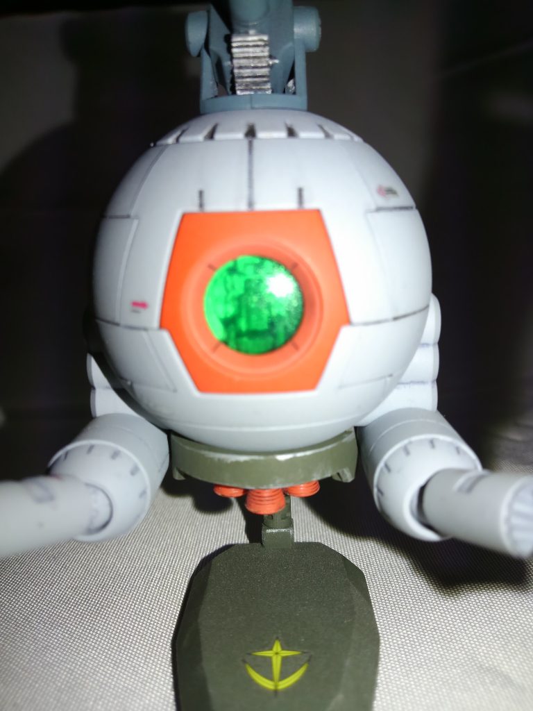 見えづらいですがコクピットも塗装、キャノピーのクリアパーツも濃い目の緑に塗装してます。