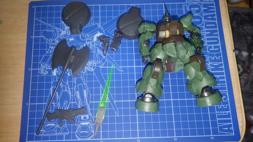 ディランザはたった1回の出撃でエアリアルに兄、弟の機体ともに大破させられましたが、いい機体です。マッシブでジオン系好きな人なら塗装するだけで楽しめますし、続編の第二クールがどうなるか今から楽しみですよ・・・そしてすみません、ガンスタに投稿するのがコレが初めてなので制作段階の撮影とかしてませんでした！！