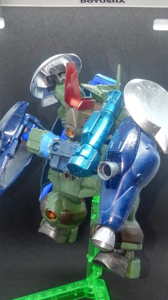 唯一の反省点はこの旧HGサイサリス特有のスラスターの中の空洞、予定ではパテで隙間埋めてそこにビルダーズパーツのブースターを入れる予定が手に入らず、あえてそれも批判と未熟の証として投稿して晒します。