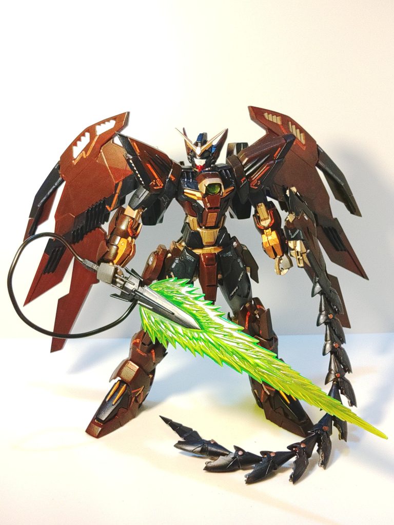 ベースの赤はコントラストの青の上に赤を重ねてエピオン独特の赤黒い色に、青はアイアンウォリアーズの上にコントラストの青を重ねています。