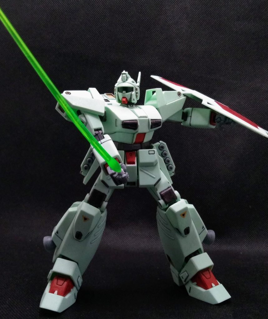本キットにはビームサーベルが無いのでMG F91ver2.0のビームサーベルを持たせてます。