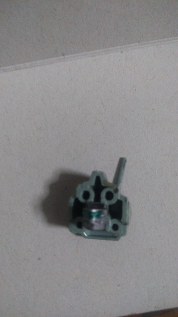 見にくいけど内部フレームのカメラパーツ？はガンマカのメタグリーンで塗ってます。