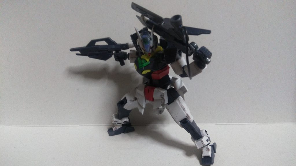 この機体のメイン武装の、「コアスプレーガン改」と、「テツノヤイバ」（ポケモソじゃないよ)です。この武器は、リード線で繋がっており、互いにエネルギー供給をすることにより、高威力の攻撃ができます。更にこの2つには秘密があり…おっと、ここでは言いませんよ、あとのお楽しみです…