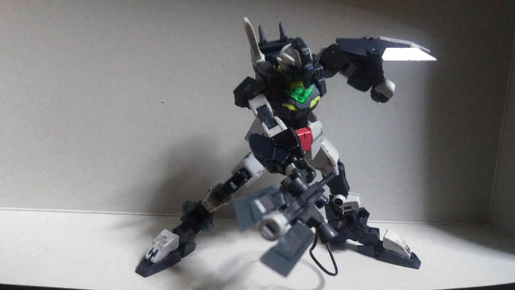 そしてこの形態では「サバキノツルギ」が片手持ちで振り回せるように!!!え？ビーム刃は？箱の中に収まらないんすよ許してください((((おい)