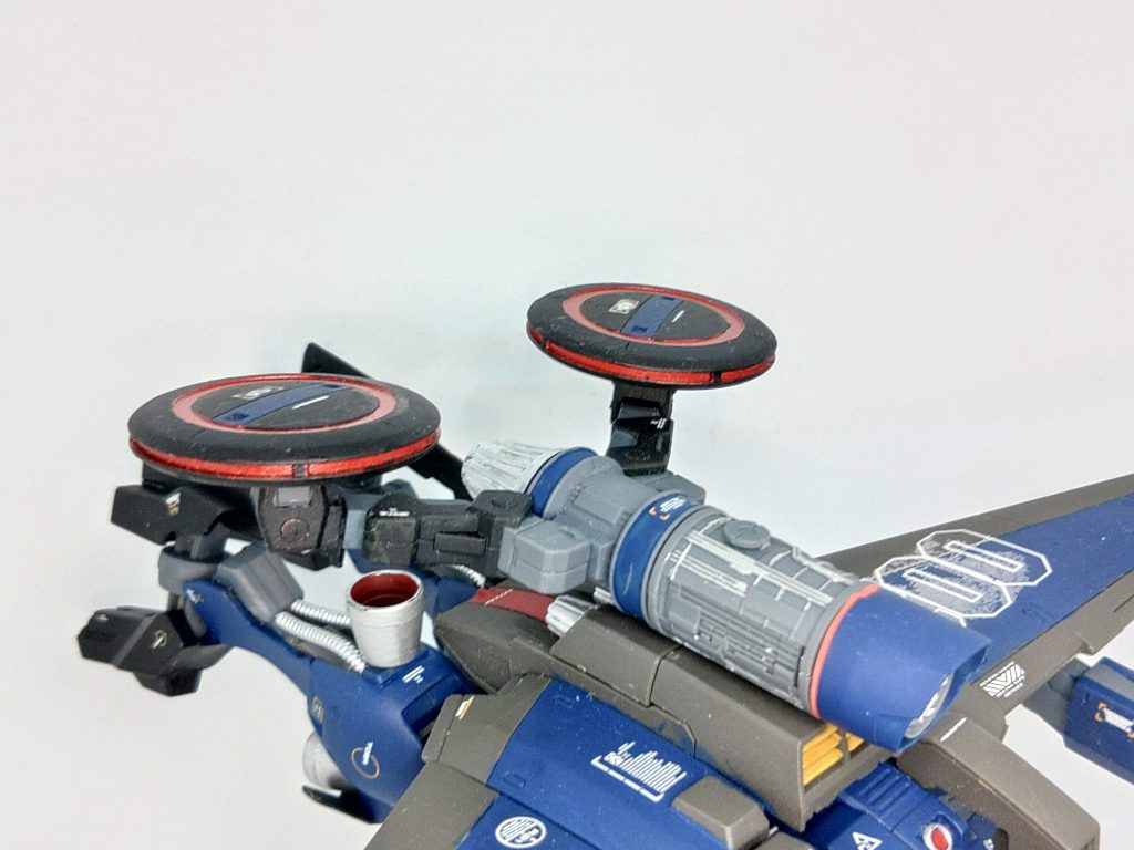 上部レーダーユニット 機体上部の増設エンジンに接続されており、索敵、ジャミング等に使用される。