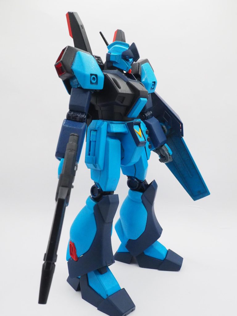 青くするという事は決めてましたが、ブルーディスティニーにそれほど寄せないような青にしたかったのでライトブルーにしてます。