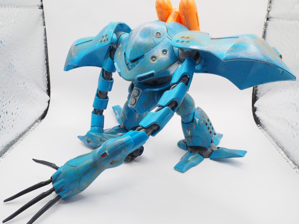 ジャブローに潜入しようとして失敗して帰ってきたって体にしてウェザリングしたので泥多めです。