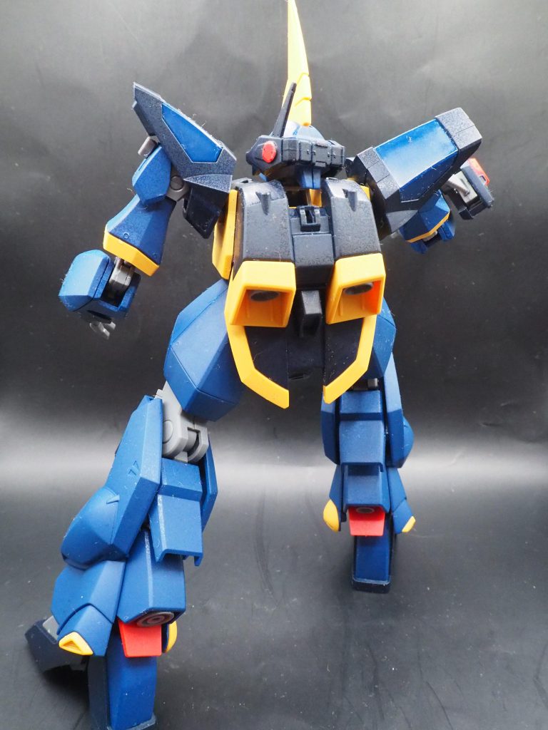 赤と黄色はトップコートのみで成形色のままです。ガンプラ成形色の黄色が結構好きで、あえて塗装しないでトップコートだけにすることが多いです。