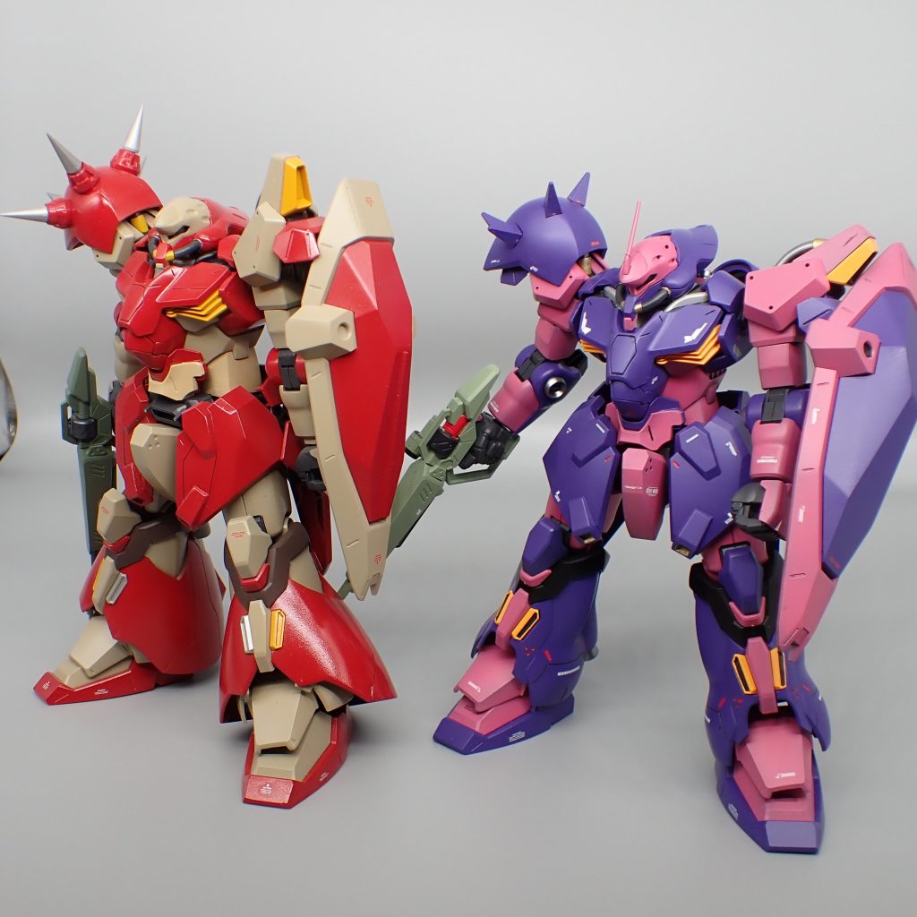 以前制作したF02型との比較です。メッサーは胴体延長した方がいいですね。