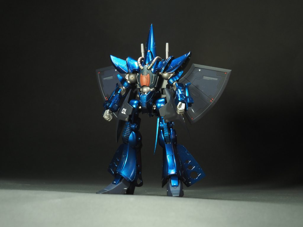 塗装工程の途中。つや消しの前に、艶有りの状態も撮影。