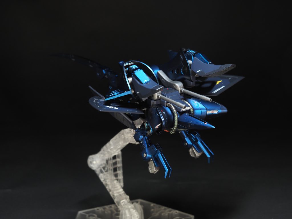 一応飛行形態も載せておきます。股関節が弱いので、あまり変形させたくないというのが正直なところ。