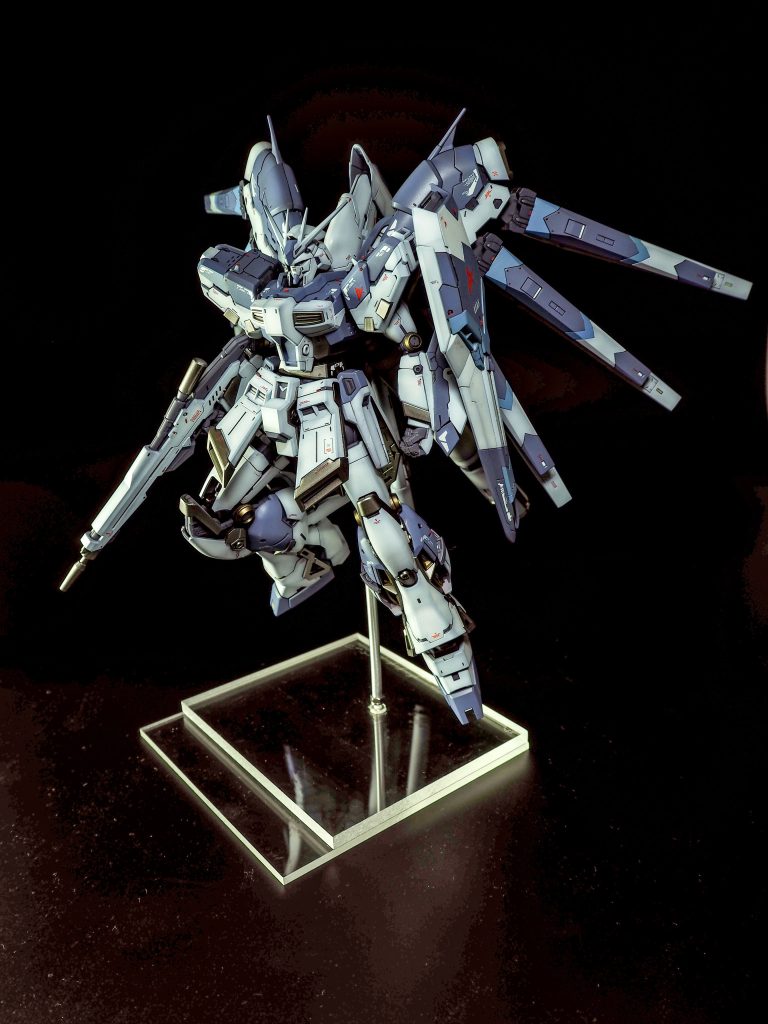 台座はアクリル板とアルミ棒で作りました。