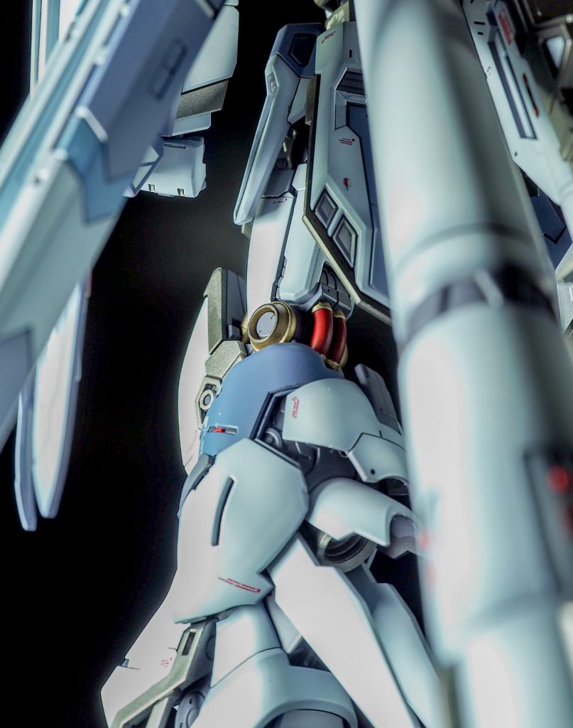 膝裏の動力パイプも塗り分けてます。