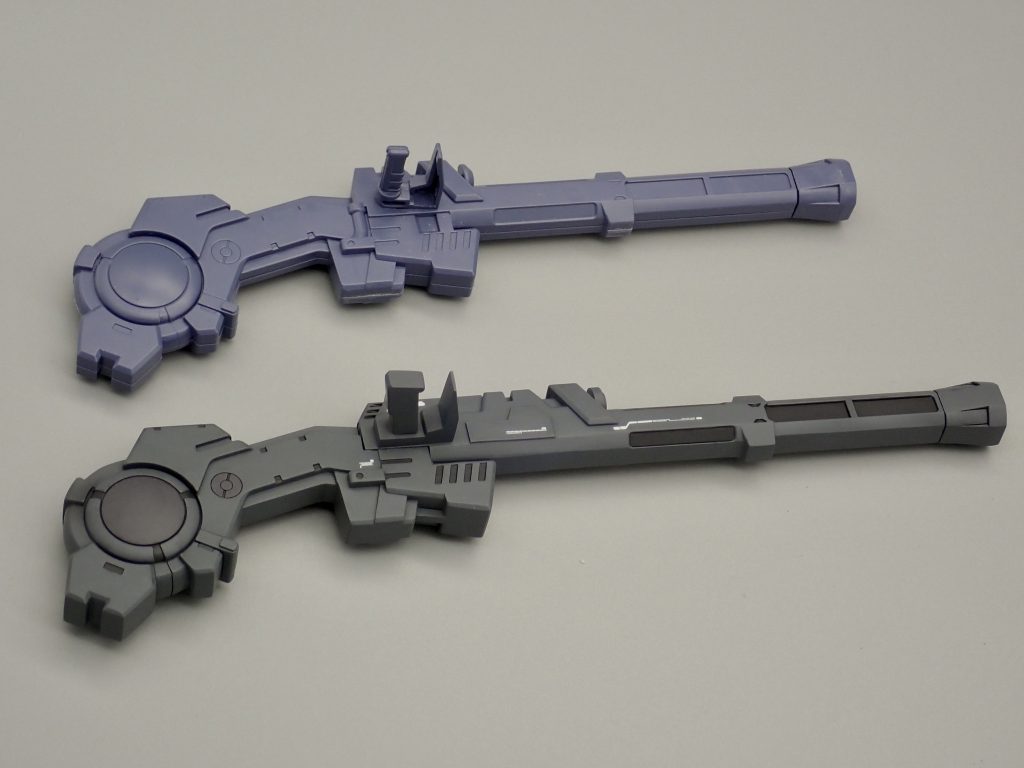 本体の大型化に伴い武装も大型化していますが、ダブルガトリングだけはMGべビア改から流用しています。