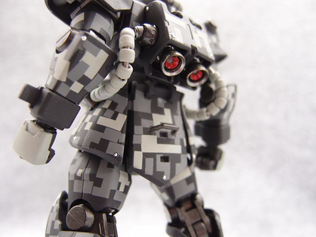 バーニアのフチなども頑張って細工してあります。動力パイプは、初めてスプリングを使ってみた時です。