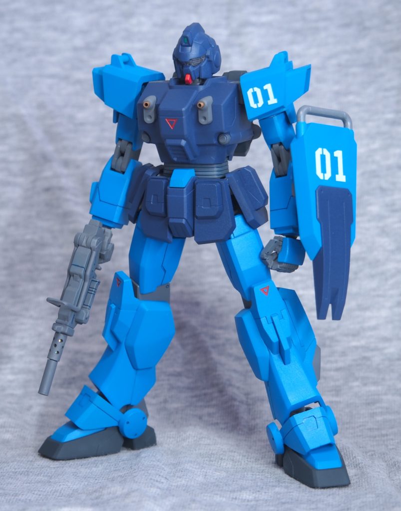 手を入れたところ肩をシャープに。上腕、前腕を延長。胸部バルカンに真鍮パイプを追加。腰を延長。股関節の位置を調整。太ももを延長。脛を延長。足の設置を調整。などなど。