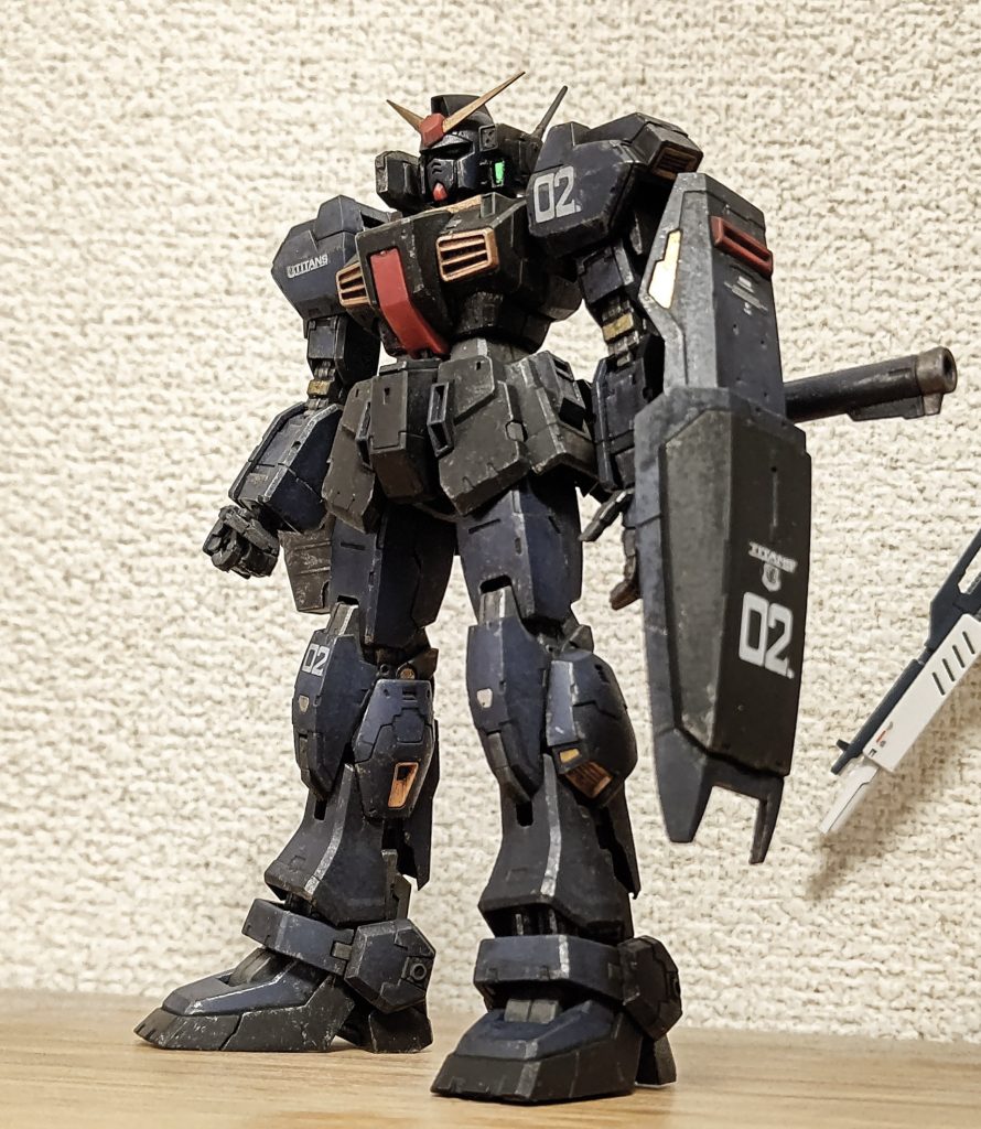 ヘッドバルカンをつけるとさらにごつい。