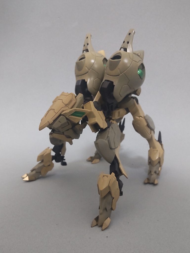 人型の胴体を抜けば四脚獣っぽく見える気がします。