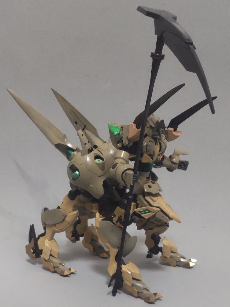 武装は杖のような鎌のような鶴嘴です。土の属性の練法を行使するところから鉄血武器セットより流用しました。