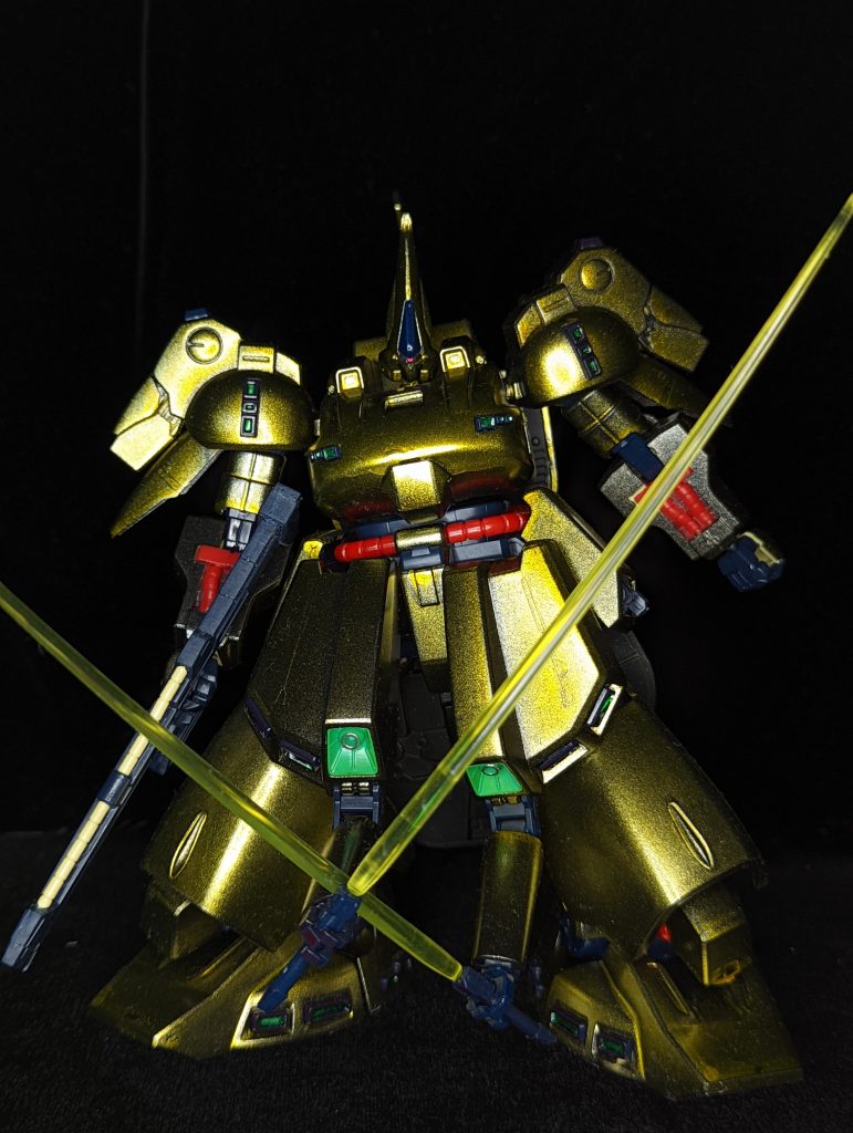古いキットですが、そのままでもジ・オらしい重厚感はバッチリ！メタリック感があるほうがあの時代の宇宙世紀のMSっぽいと思ってるのでキャンディ塗装しました