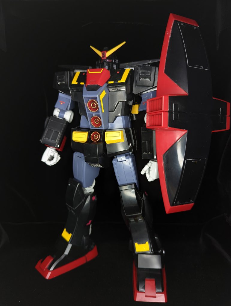 素立ち。でかい。変形時の写真をとっていなかったのですが、HGなのにちゃんと完全変形する優れものです。