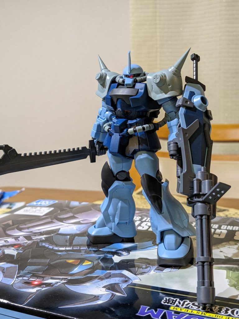 エアブラシ環境が無いので、スプレー塗装メインです。グフカスの基本色は無いため、最初はこんな色でした。ランバ.ラル感が無いので最終青にした。