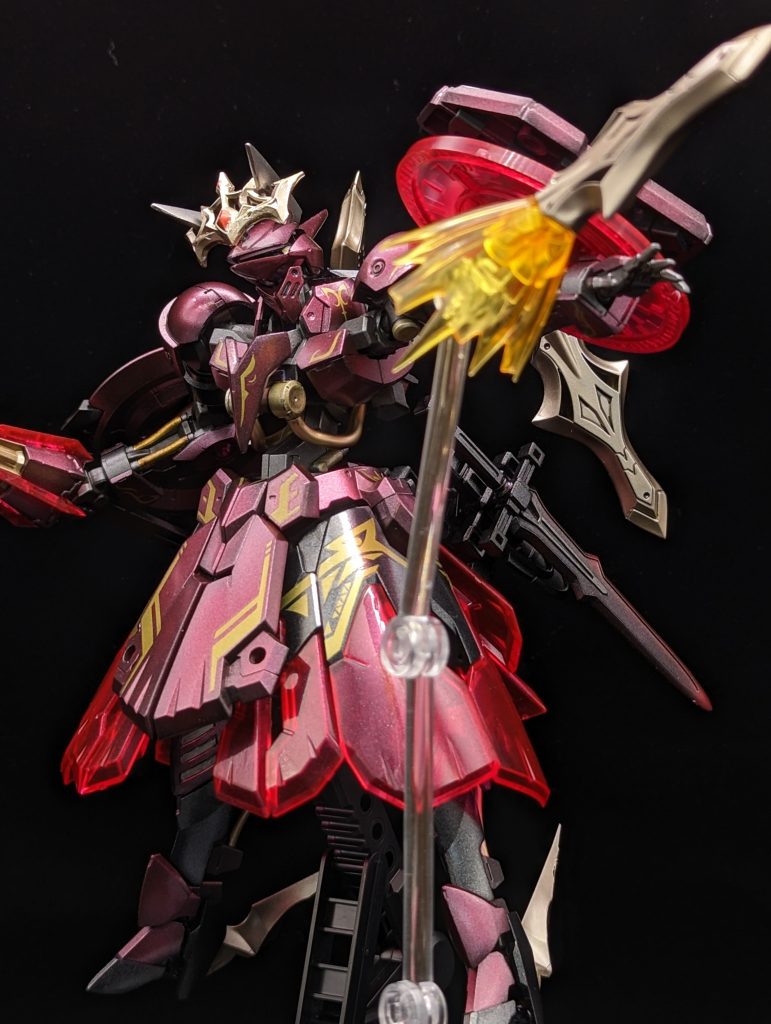 背中の刃は、誘導兵器設定です。