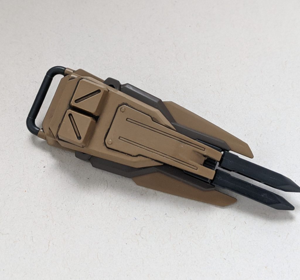 専用カスタムシールドジム・ストライカーの物をベースに小改造した物、上から別の陸戦型シールドを貼り付けました。