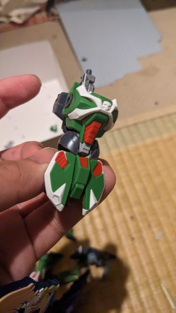 ファントムにファラクトの下腹部分を加工して取り付け、1部露出部分をプラ板で隠すここだけの話、水星キットはファントムとか最新のHGUCシリーズ(一部を除き)と互換性すんごいんですよ