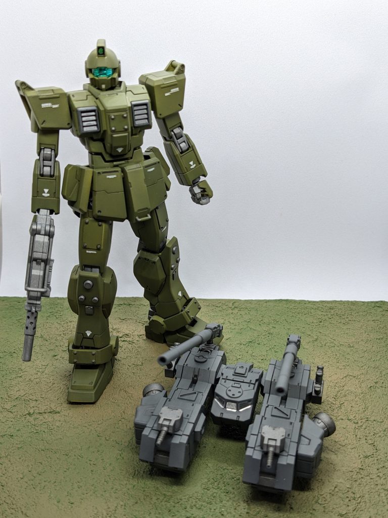 陸戦型ジムはジムスナイパーカラーで謎戦車は61式戦車カラーです🙂