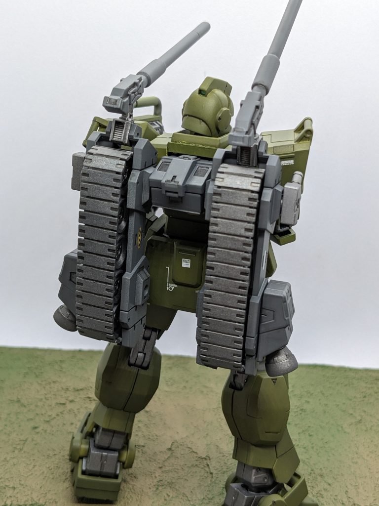 背面は履帯がそのまま出ており背部を攻撃されると脱出も出来なくなりさらに重量が重くなったため移動速度も低下してしまった。このことから量産はされず本機1機のみの試作で計画は終焉を迎えた…😭