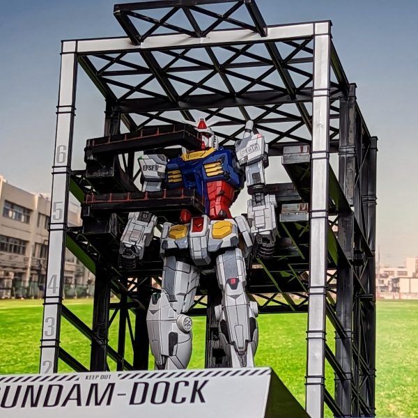 ガンダム町田に立つ（ガンダムファクトリー横浜ガンダム立像1/144）