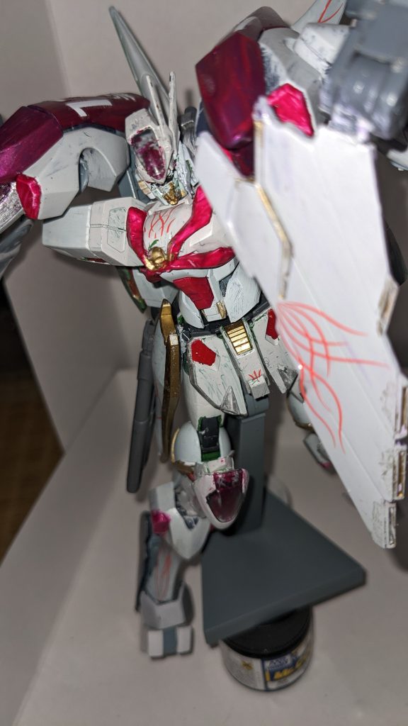 ユニット、オン！フルスドベリア!GUNDを本格的に追加し、ファラクトのバックパックにフルクロスのABCマント(だったっけな)を取り付け、ファラクトの特徴的な足を追加!!浪漫+高機動を備えればそれでいいんだ…