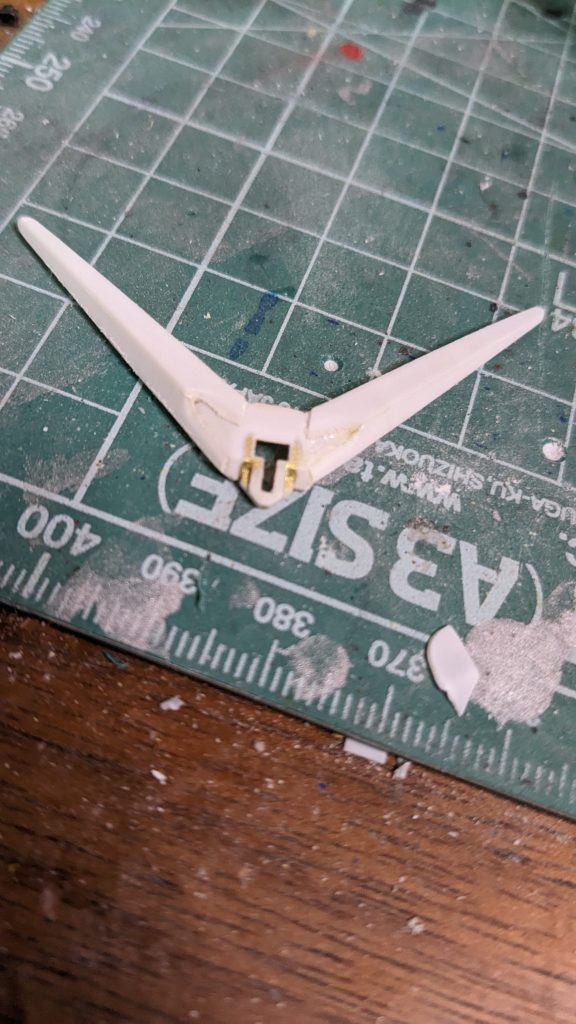 窪みはパテで造形しました。