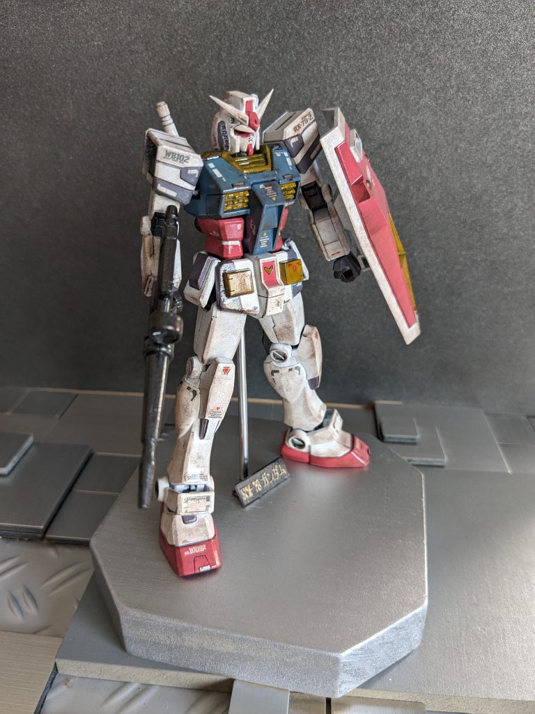 ダイソーのアイシャドウでゴシゴシ汚してみました。これも初めての体験でした(˙◁˙)違和感ありまくりの出来に……｡