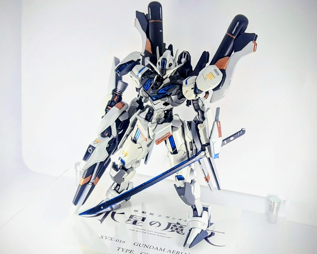 また本体とは関係ありませんが、機体下のディスプレイベース内の画像に関しては自作しています。こちらも作品の高級感を高めてくれるいいものになったと思います。