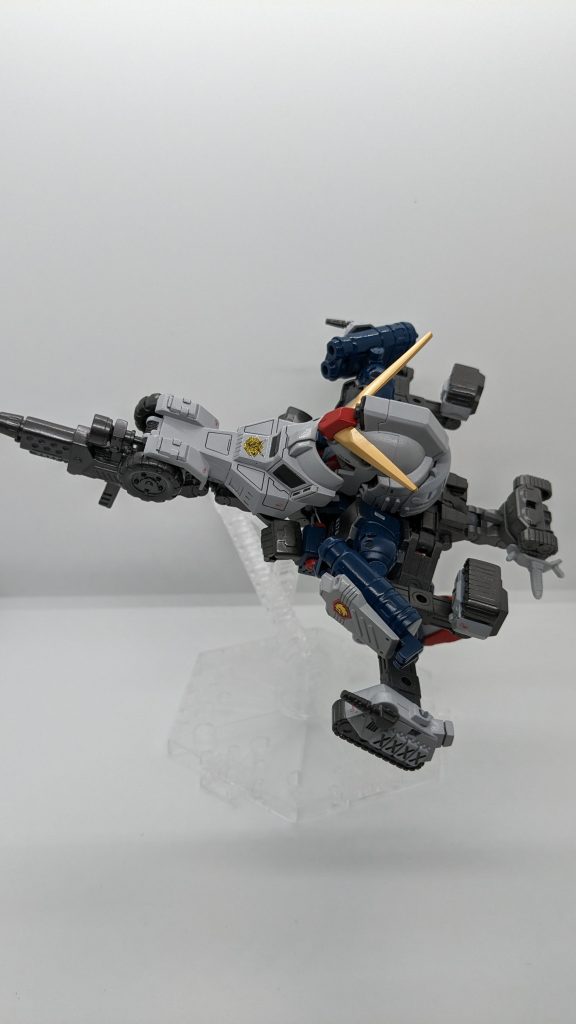 新ギミック！マッハキャプテンモード！接続軸のサイズ共通化で新たな力が！通常のキャプテンガンダムの設定とは異なり、目立たない場所に全身で10ヵ所のスラスターを追加しています。一部のパーツは分離してビットとしての運用も可能！