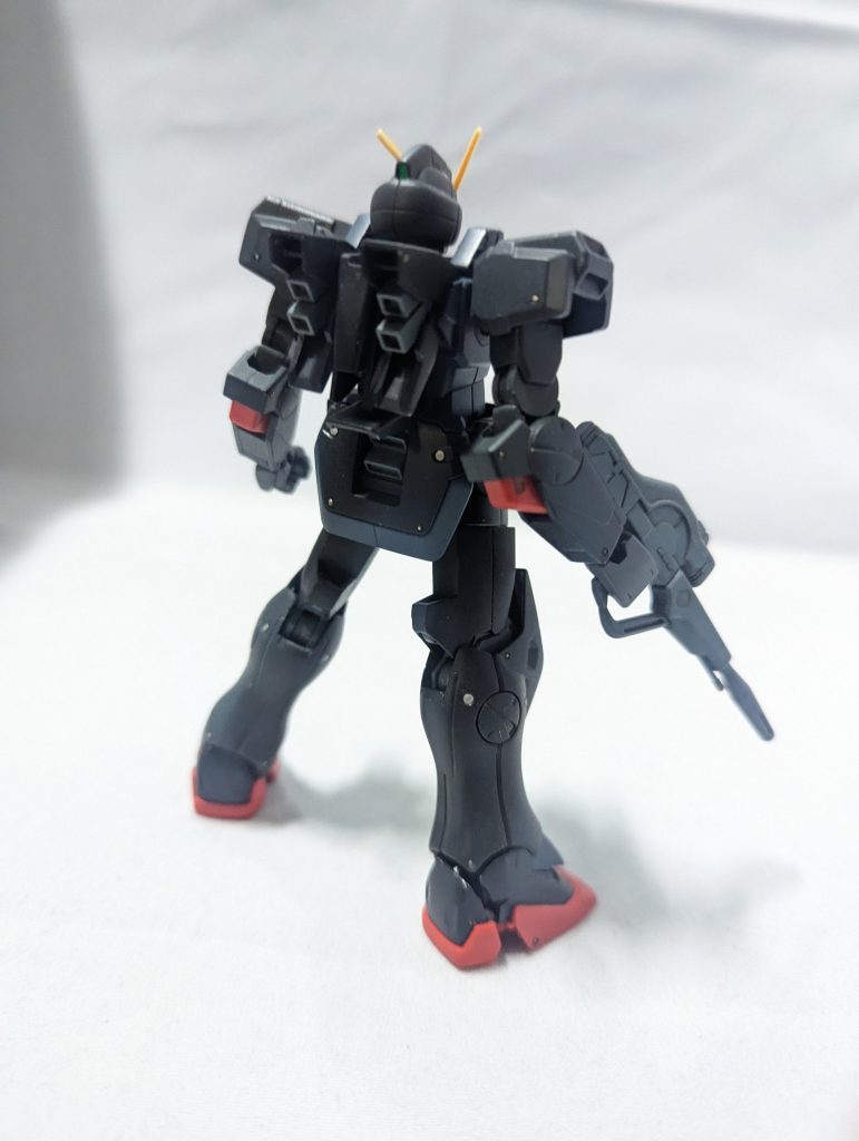 後ろ。黒いVガンダム&シュラク隊という事でVガンダム大好きな自分としては当時出てきた時めっちゃ興奮した思い出、リア・シュラク隊の女子達がどんな結末迎えるかヒヤヒヤしてたもんですが何と全員生存しましたねw。