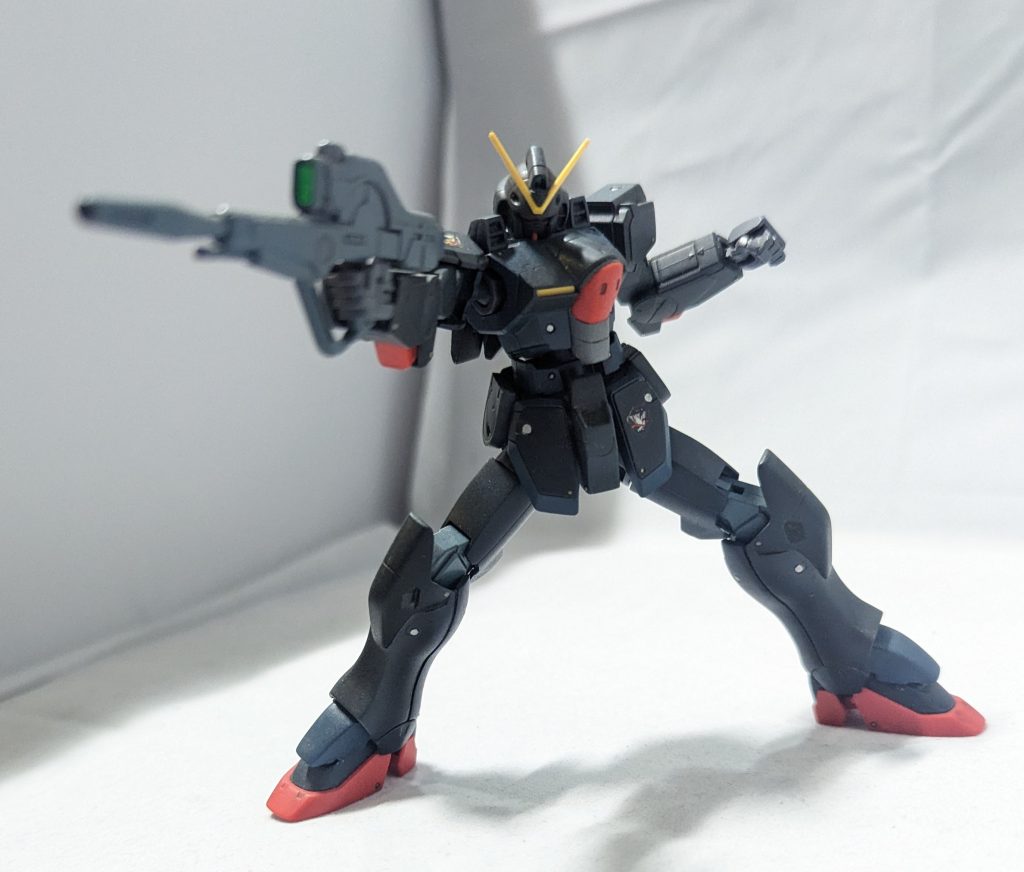 HGUC・Vガンダム発売当時嬉しかった反面、謎のオールガンダムプロジェクトなる企画がBANDAIで推し進められ他キットとの共用パーツが持ち要られた結果、関節の形や色が非常に残念な感じだったのも良い思い出、このカラーにした所あまり気にならなくなりました。